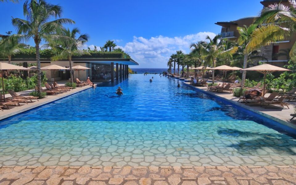 Xcaret_hotel_pool